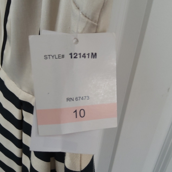 Dress - Picture 6 of 10